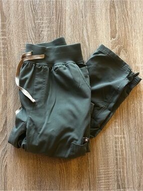 FIGS scrub pants in moss